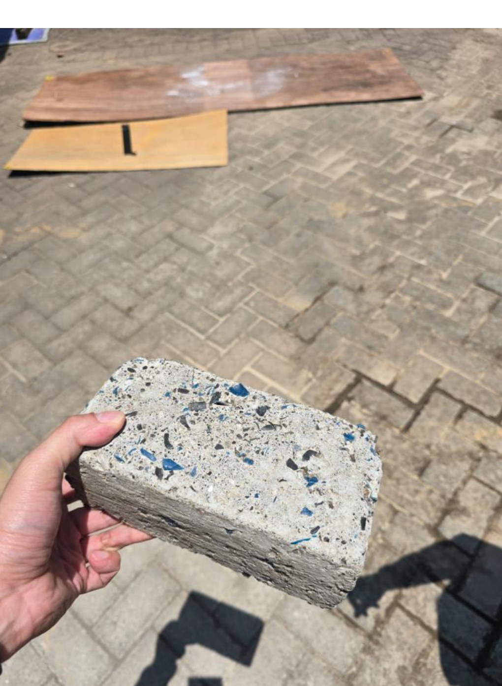 Finished mixed-plastic + cement brick
